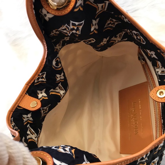 LOUIS VUITTON Limited Edition Monogram Bulles Bag - Picture 6 of 8